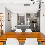 Luxury Downtown 2 Bedroom Suite With Ac And Pool